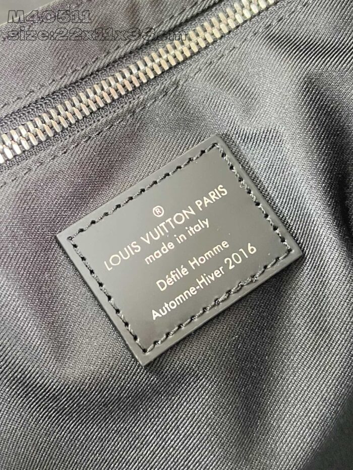 Etichetta Louis Vuitton Autunno Inverno 2016 Uomo, made in Italy, autentica e di lusso.