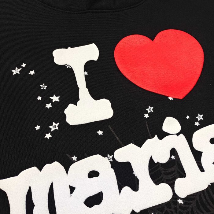 Felpa nera con scritta I ❤️ Maris e stelle bianche, stile giocoso e casual.