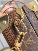 Borsa Louis Vuitton in canvas monogram con hardware dorato e dettagli di alta qualità.