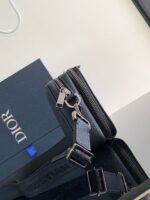 Borsa Dior nera in pelle con dettagli in argento e confezione elegante.