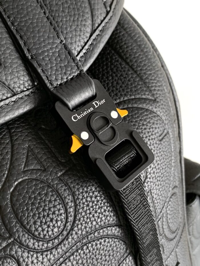 Zaino Dior Nero con Fermo in Metallo Lucido e Dettagli Eleganti Luxurious Backpack Dior