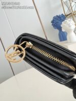 Borsa nera elegante in pelle con zip dorata, design moderno e stile raffinato.