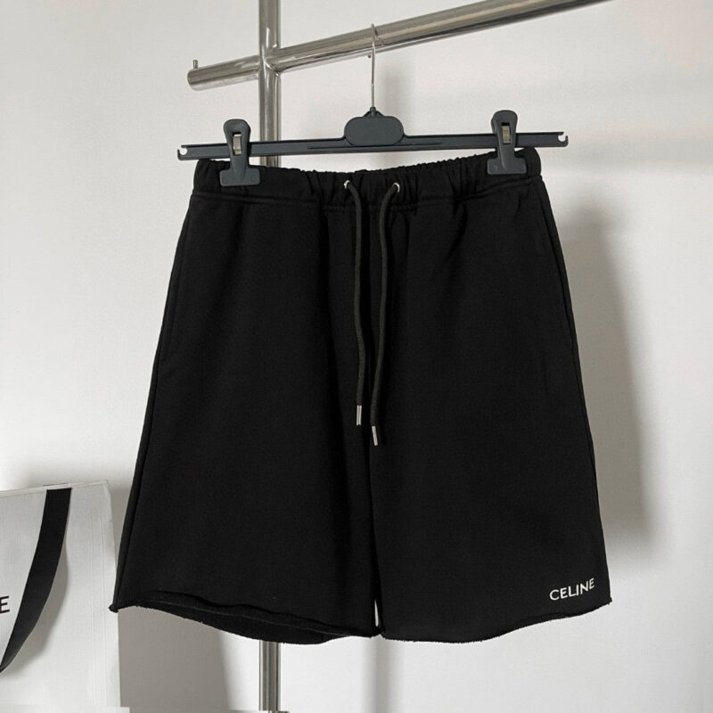 Shorts neri Céline di lusso con logo minimalista, stile moderno e casual.