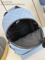 Zainetto Louis Vuitton blu monogramma, elegante, moderno, compatto e resistente, perfetto per stile e praticità.