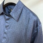 Camicia blu grigia in seta con logo Fendi, elegante e di alta qualità.
