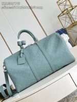 Borsa in teal elegante e versatile con design classico e moderno, perfetta per ogni occasione.
