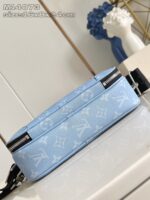 Borsa Louis Vuitton blu pastello elegante, moderna, con dettagli sofisticati e stile versatile.