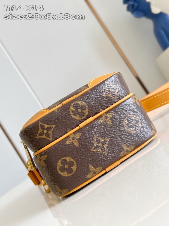 Borsa Louis Vuitton in canvas marrone con dettagli arancioni, elegante e pratica per ogni occasione.