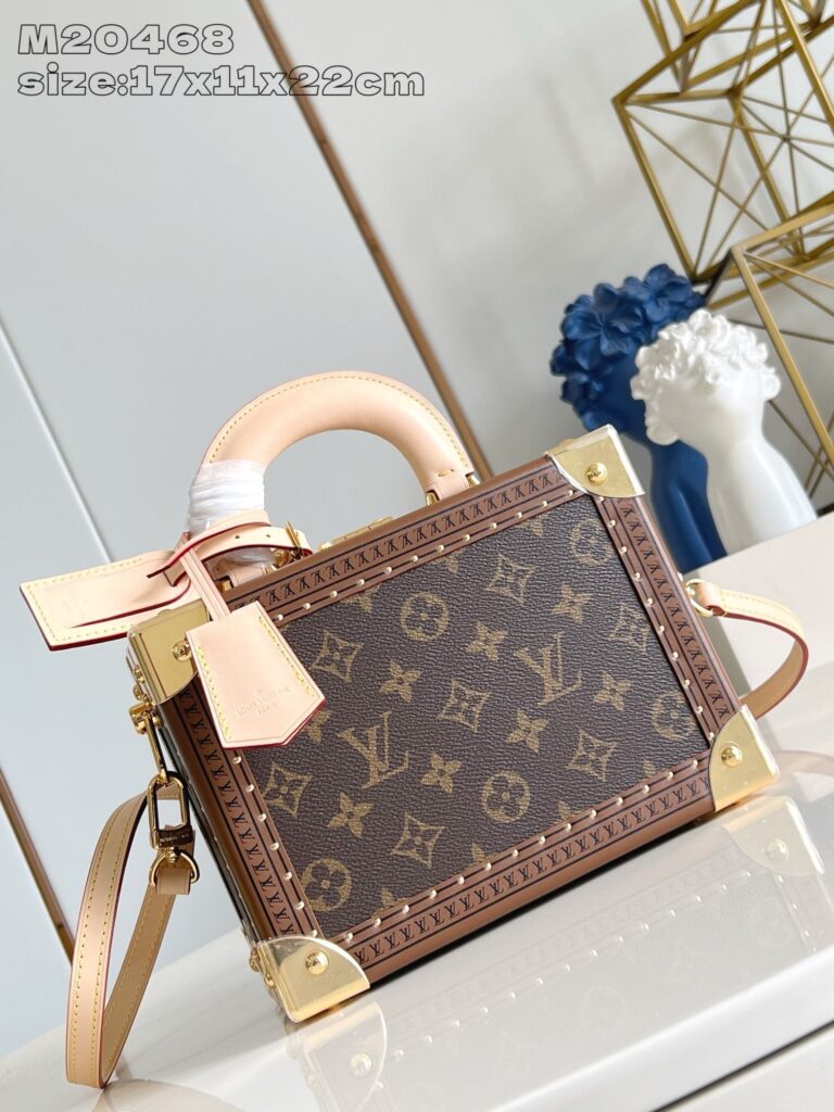 Borsa Louis Vuitton Monogramma in pelle con manico oro e tracolla regolabile.