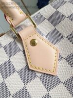 Borsa con motivo quadrettato, dettaglio in pelle e tessuto di alta qualità, elegante e resistente.