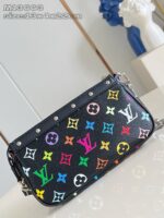 Borsa elegante colorata con logo pop art e dettagli metallici, perfetta per ogni occasione.