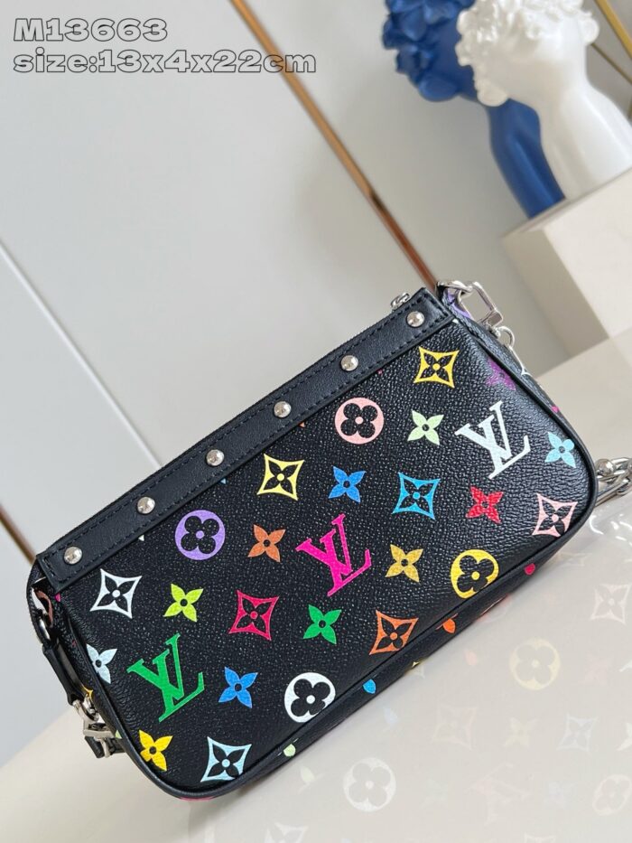 Borsa elegante colorata con logo pop art e dettagli metallici, perfetta per ogni occasione.