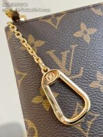 Borsa Louis Vuitton con monogramma, hardware in oro e design elegante e raffinato.