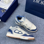 Sneakers Dior cream navy con logo CD, suola in gomma, elegante scatola e dettagli di lusso.