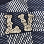 Tessuto di lusso LV con dettagli glitter e pattern moderno, elegante e raffinato.