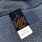 Etichetta Louis Vuitton Made in Italy, elegante tag di moda di lusso con taglia S.