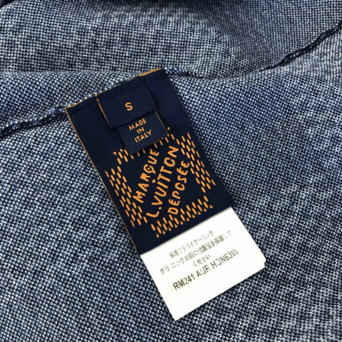 Etichetta Louis Vuitton Made in Italy, elegante tag di moda di lusso con taglia S.