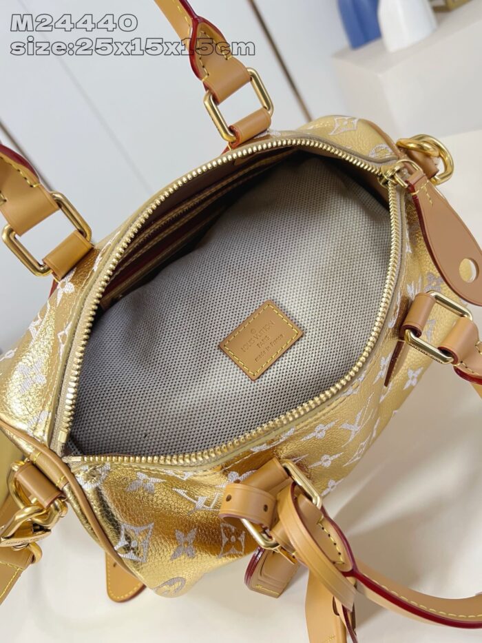 Borsa donna dorata elegante, dettagli raffinati, interior spazioso e chiusura a zip di qualità.