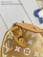 Borsa Louis Vuitton in oro, elegante e compatta, perfetta per ogni occasione di lusso.