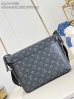 Borsa donna grigia monogramma, elegante, versatile, con tracolla regolabile e design sofisticato.