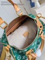 Borsa Louis Vuitton verde con monogramma, dettagli in pelle e finiture in oro elegante.