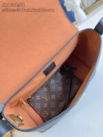 Interno di borsa Louis Vuitton, fodera arancione, pouch monogram, dettagli di lusso raffinati.