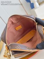 Interno elegante di borsa di lusso in pelle marrone con scomparti e chiusura con cerniera.