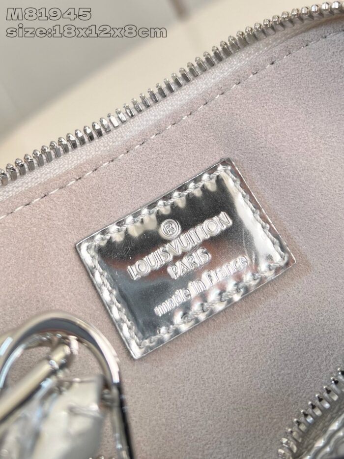 Borsa elegante con etichetta in metallo, materiali di alta qualità e design moderno