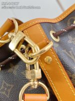Borsa di lusso monogramma con chiusura in oro, dettagli eleganti e materiali pregiati.