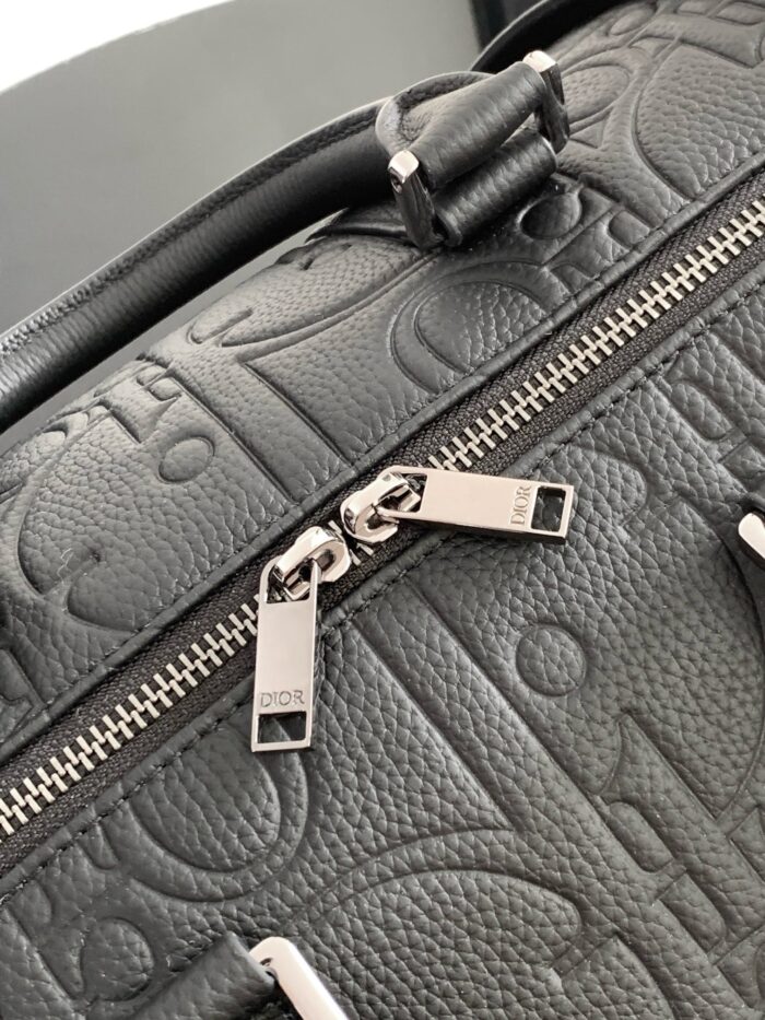 Borsa di lusso in pelle nera con doppio zipper e dettagli eleganti, perfetta per ogni occasione.