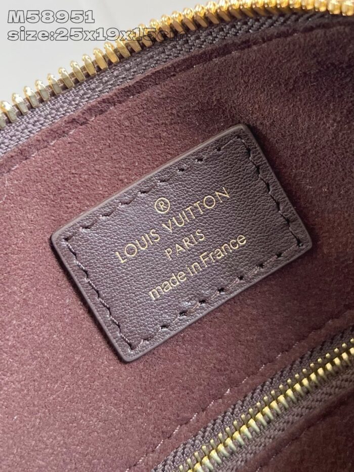 Borsa Louis Vuitton in pelle con logo dorato e interno spazioso, dettagli di alta qualità.