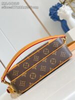 Borsa di lusso monogrammata con manico arancione, stile elegante e design moderno.