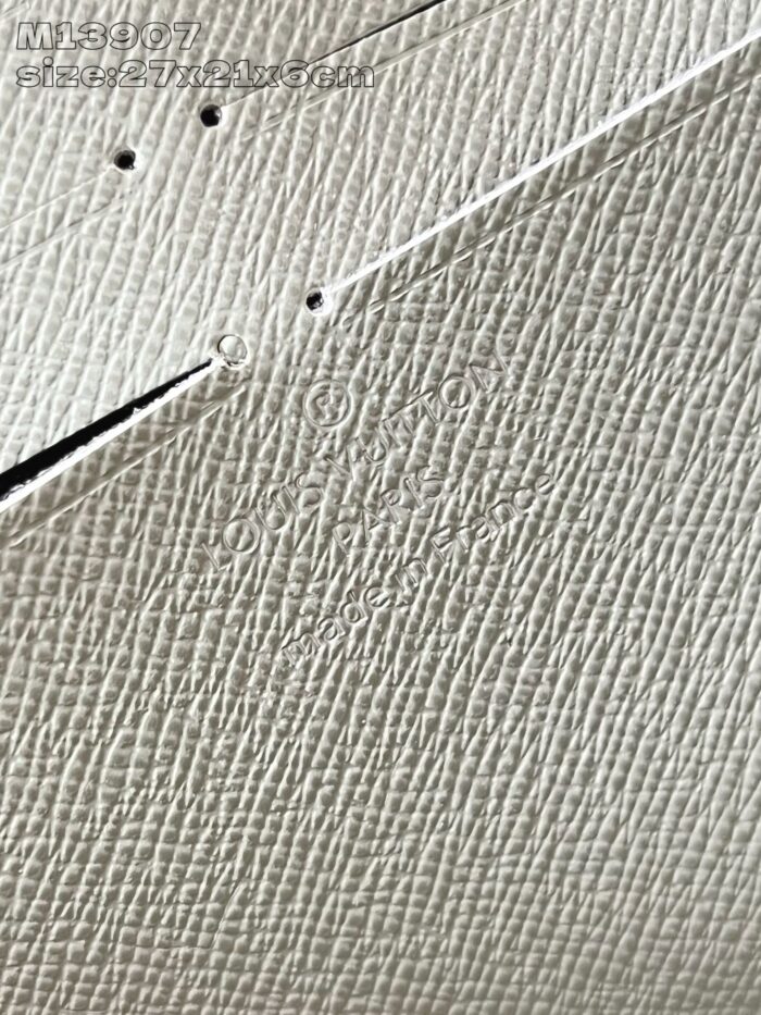 Texture di pelle resistente e elegante in tonalità chiara, perfetta per accessori di lusso.
