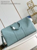 Borsa da viaggio verde menta elegante con frange bianche e dettagli di alta qualità.