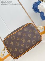 Borsa Louis Vuitton Monogram, dettagli arancioni, tasche eleganti, dimensioni compatte, stile sofisticato.