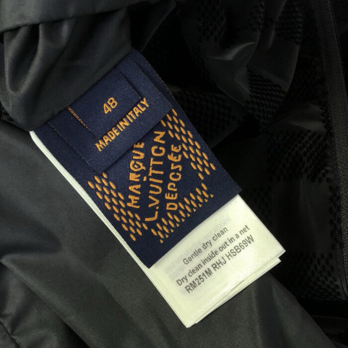 Etichetta di moda Marc Jacobs Made in Italy, taglia 48, dettaglio di alta qualità