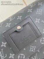 Borsa Louis Vuitton grigia in pelle con monogramma iconico e dettagli di alta qualità.