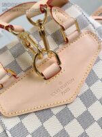 Borsa Louis Vuitton Damier Azur in pelle con dettagli dorati e manici rigidi eleganti.
