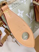 Borsa Louis Vuitton in pelle con monogramma e dettagli artigianali di alta qualità.