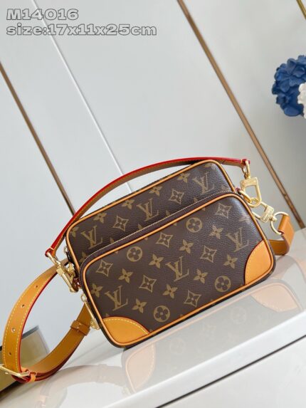 Borsa Louis Vuitton Monogramma in Pelle Marrone, stile elegante e versatile per ogni occasione.