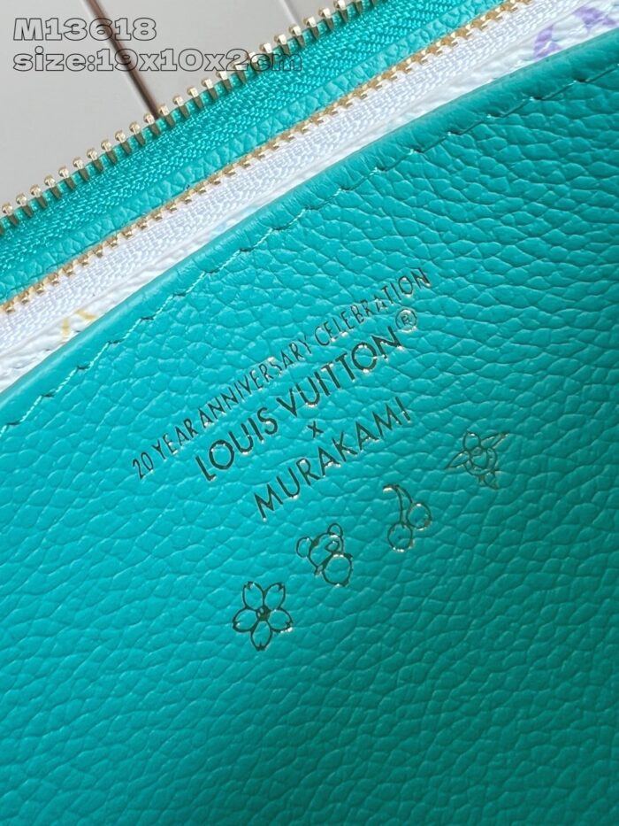 Borsa Louis Vuitton in pelle turchese con dettagli in oro e motivi floreali di Murakami.