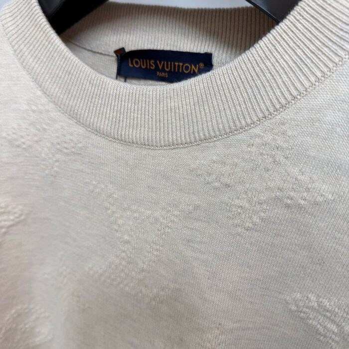 Maglione Louis Vuitton in cashmere con logo elegante e design raffinato.