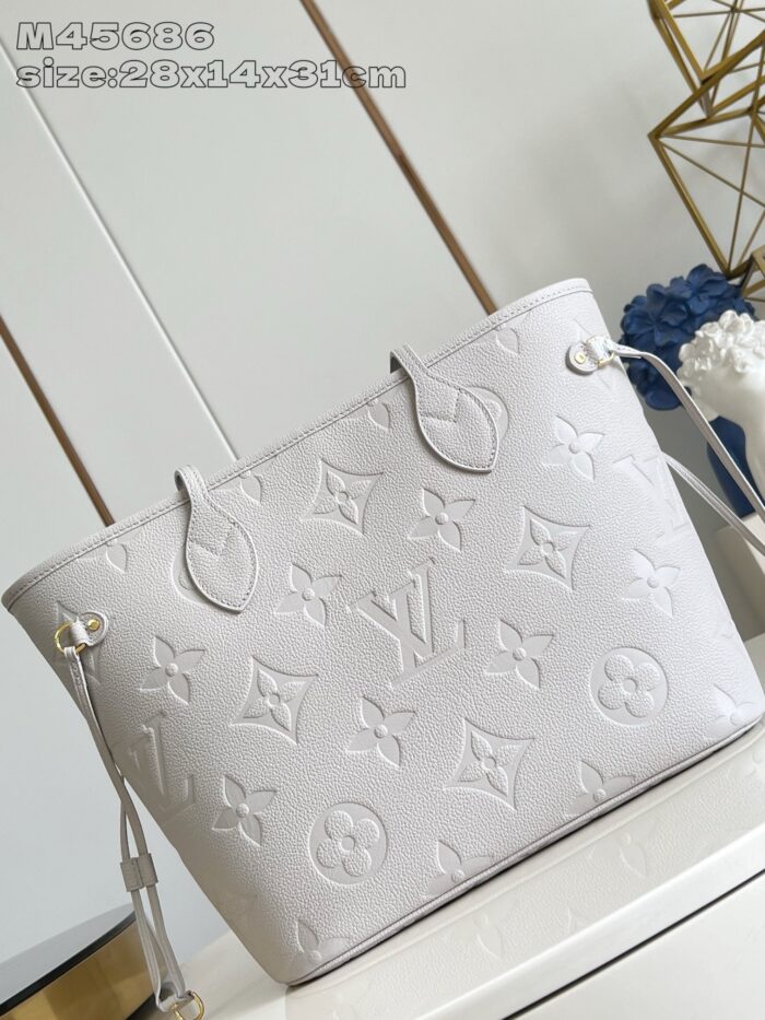 Borsa Louis Vuitton in pelle con motivo monogramma elegante e manici robusti.