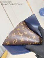 Borsa Louis Vuitton blu e marrone con monogramma iconico, elegante e di alta qualità italiana.