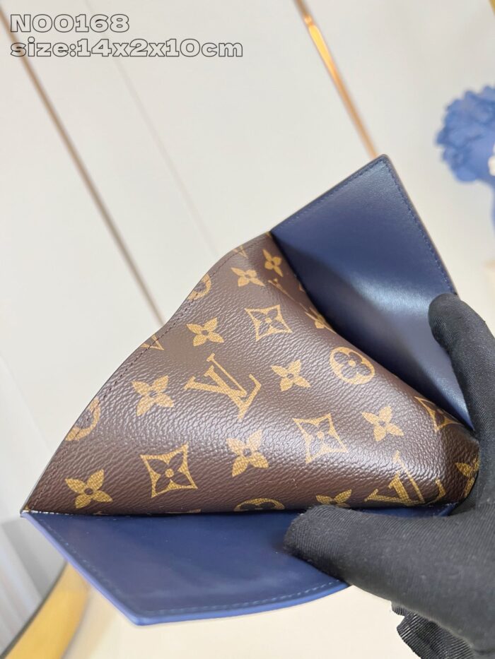 Borsa Louis Vuitton blu e marrone con monogramma iconico, elegante e di alta qualità italiana.