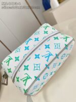 Elegante borsa cosmetici di lusso con pattern colorato e design moderno, perfetta per ogni occasione.