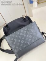 Borsa messenger Louis Vuitton monogramma, elegante e versatile, ideale per uso quotidiano.