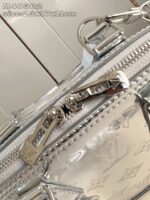 Borsa Louis Vuitton metallizzata con zip elegante e dettagli di alta qualità.