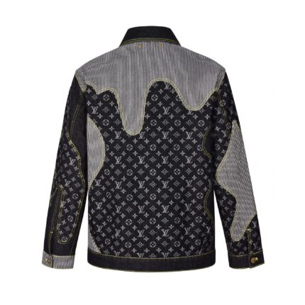 Giacca Louis Vuitton con monogramma e dettagli a righe, stile fashion contemporaneo e di lusso.