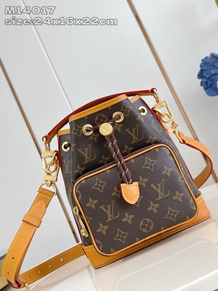 Borsa a secchiello Monogramma di Lusso con tracolla in pelle e dettagli dorati.